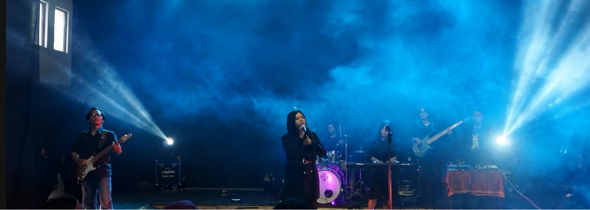 Syifa Azizah live on stage